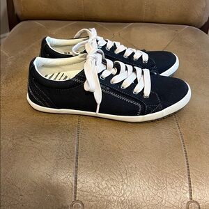 Taos Star Black Canvas Sneaker size 7